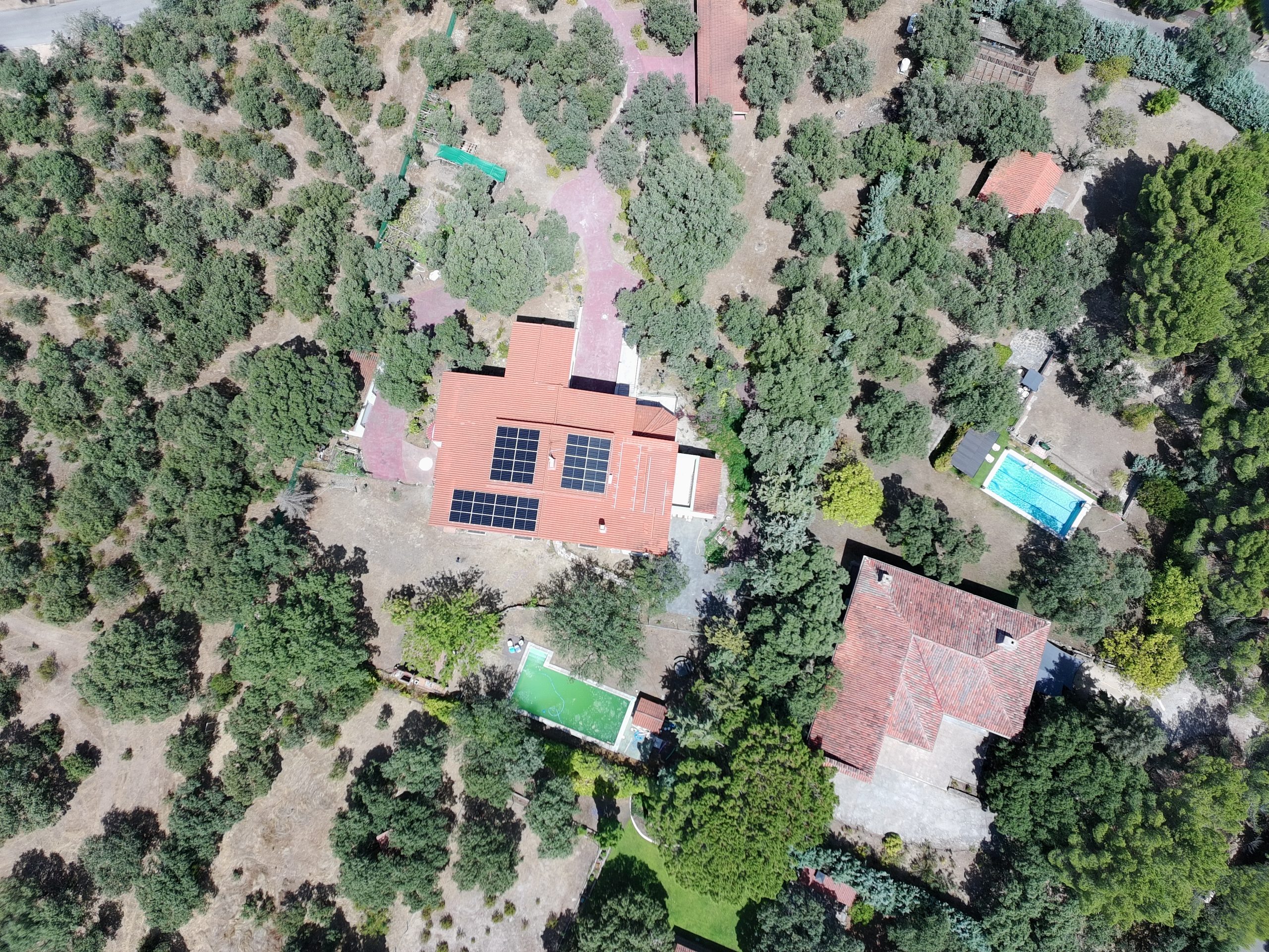 Autoconsumo solar residencial y almacenamiento 19,2 kWp