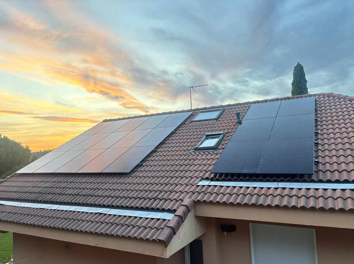 Autoconsumo solar residencial 13,95 kWp con BESS